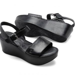 Born Maldives Black Platform Sandal Size 8